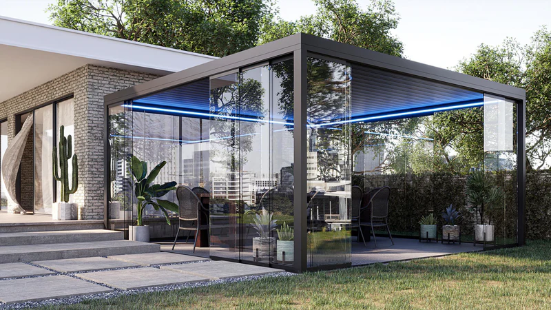 Toiture et murs de verre modernes pour une maison lumineuse